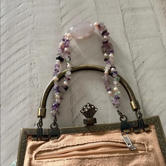 Elegant Beaded Handbag with Floral Embroidery - Picture 6 of 6